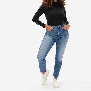 New With Tags Everlane The Curvy Cheeky Jean 34 Regular in Classic Blue Raw Hem